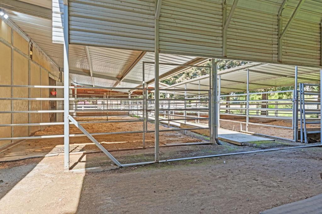 5000 Peach Blossom Ln, Oakdale, CA 95361