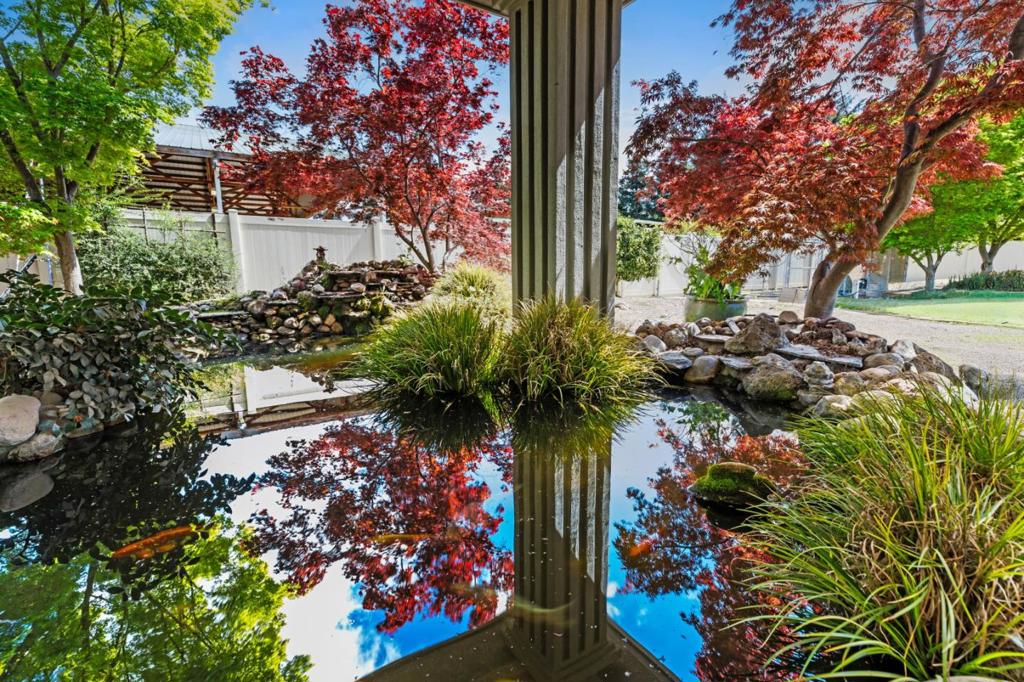 5000 Peach Blossom Ln, Oakdale, CA 95361