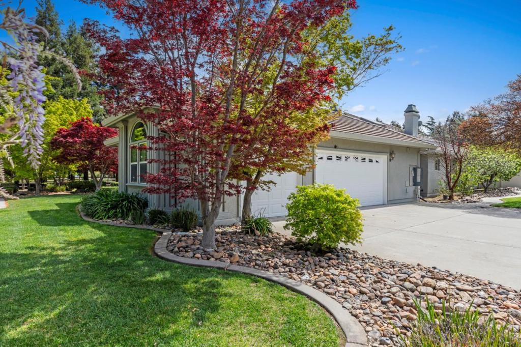 5000 Peach Blossom Ln, Oakdale, CA 95361