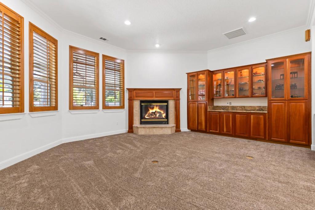 5000 Peach Blossom Ln, Oakdale, CA 95361