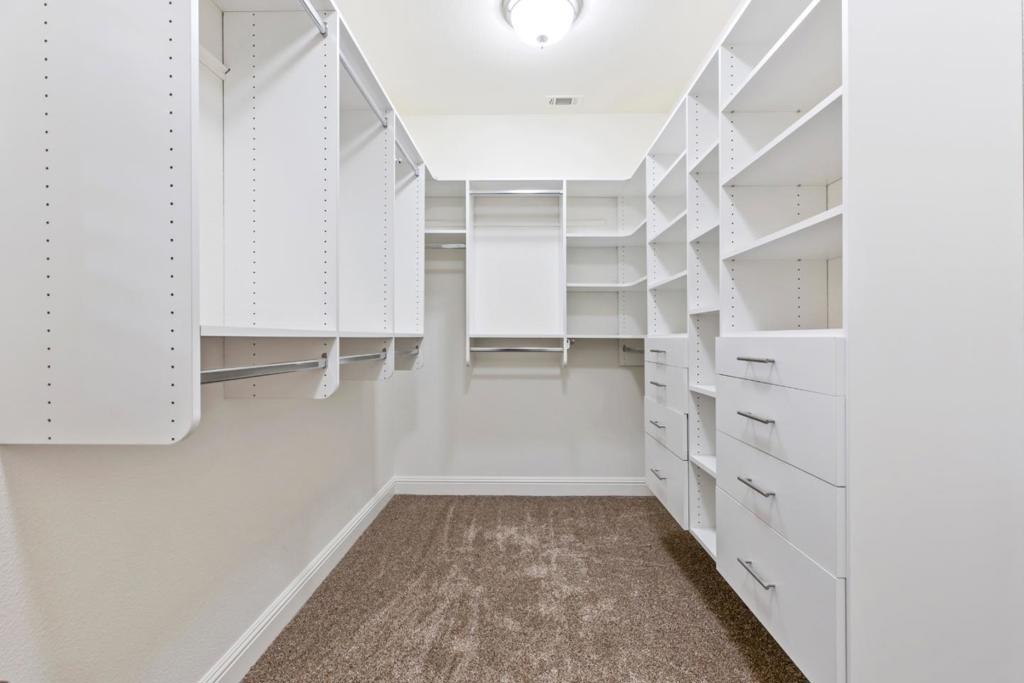 5000 Peach Blossom Ln, Oakdale, CA 95361