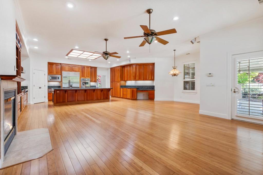 5000 Peach Blossom Ln, Oakdale, CA 95361