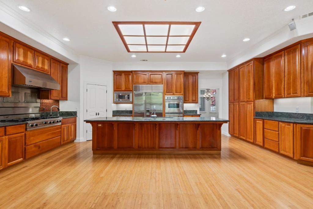 5000 Peach Blossom Ln, Oakdale, CA 95361