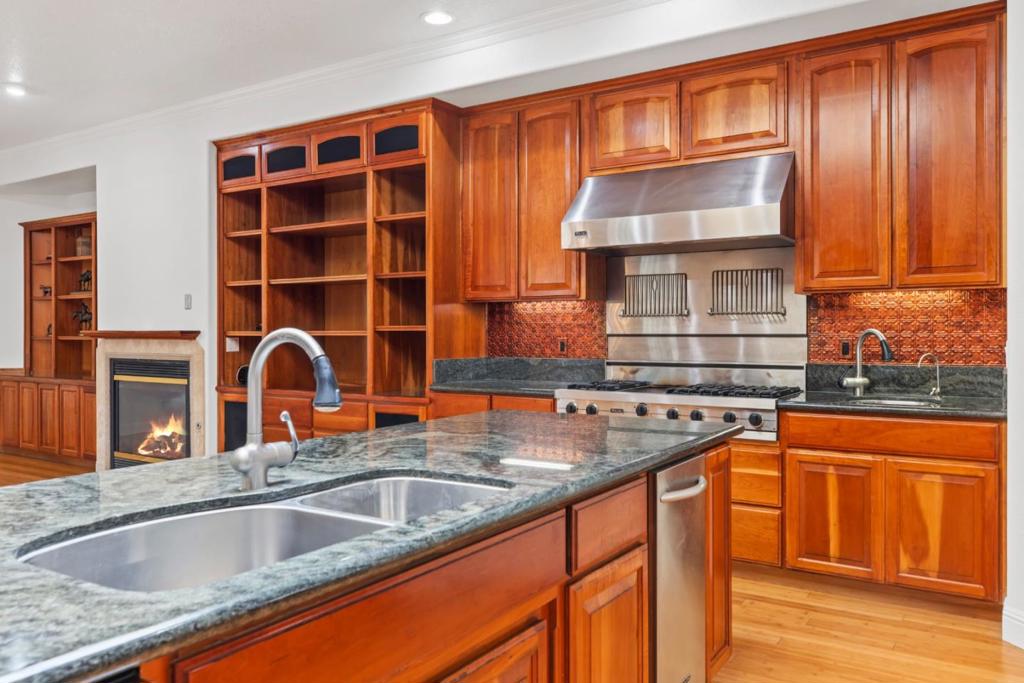 5000 Peach Blossom Ln, Oakdale, CA 95361