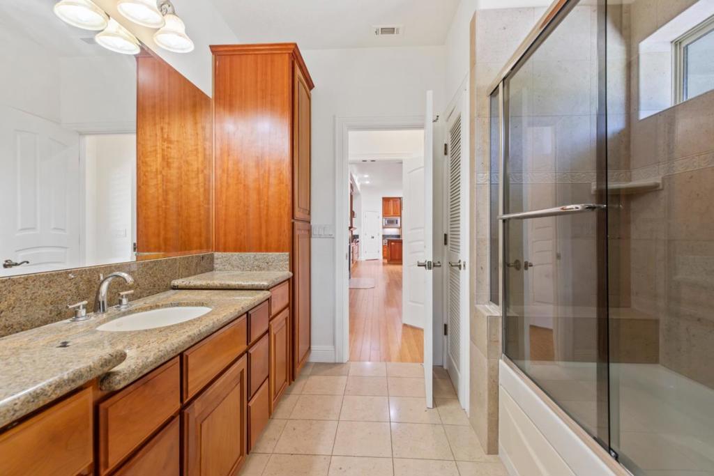 5000 Peach Blossom Ln, Oakdale, CA 95361