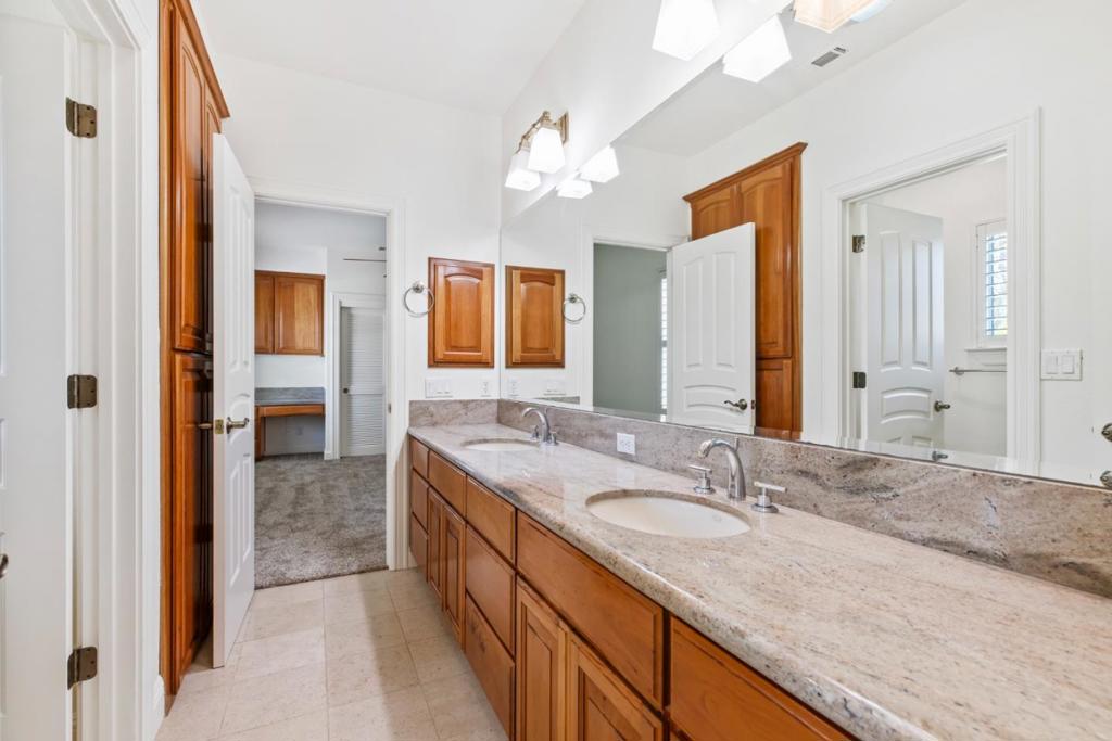 5000 Peach Blossom Ln, Oakdale, CA 95361