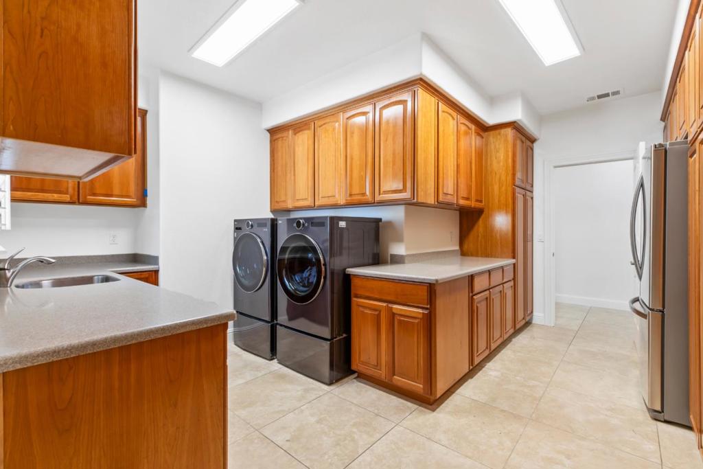 5000 Peach Blossom Ln, Oakdale, CA 95361