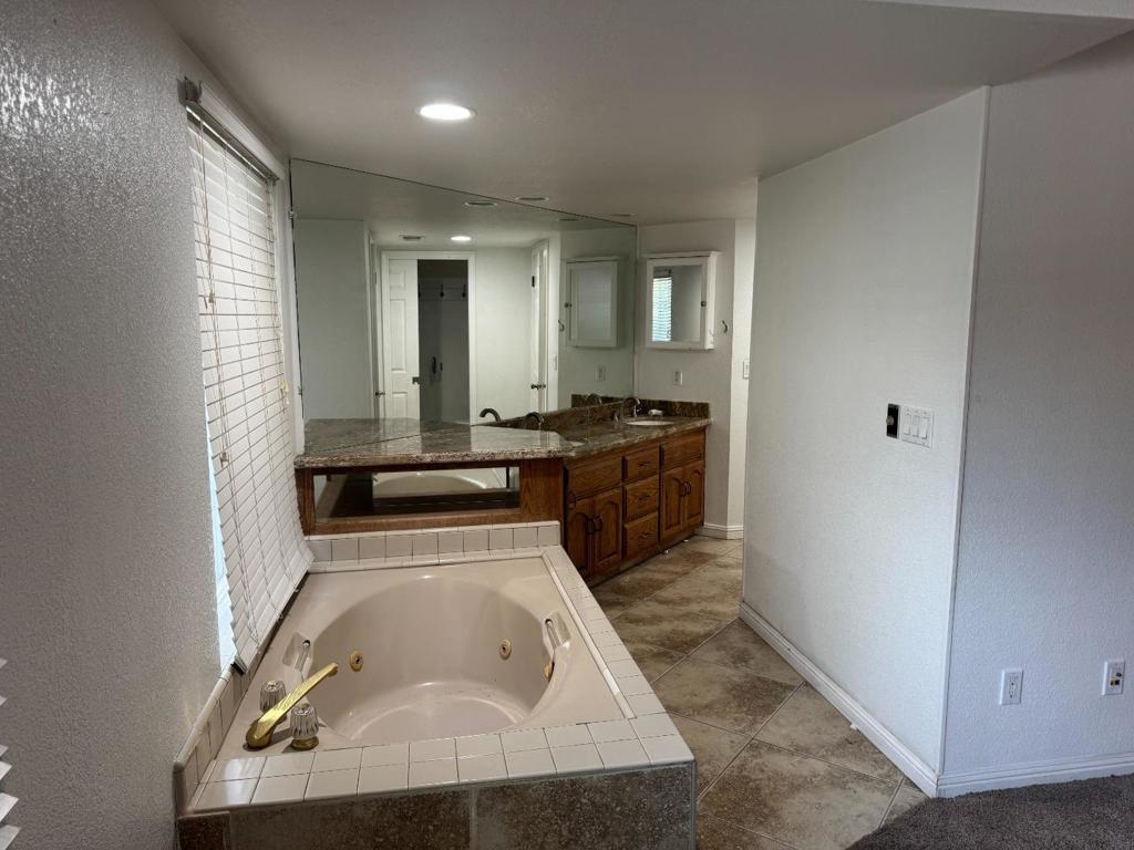 1703 Monte Grosso Dr, Merced, CA 95340