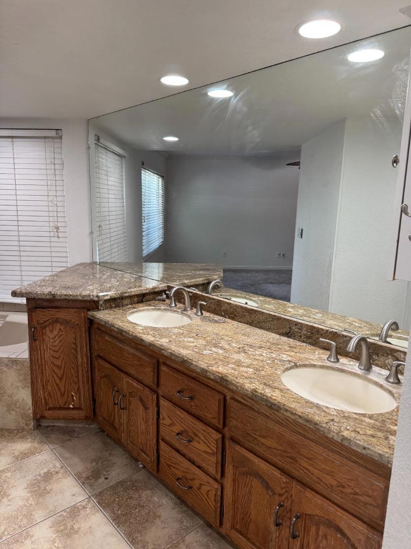 1703 Monte Grosso Dr, Merced, CA 95340