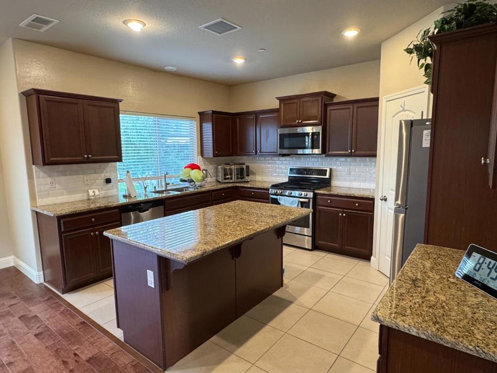 3329 N Shelly Ave, Fresno, CA 93727