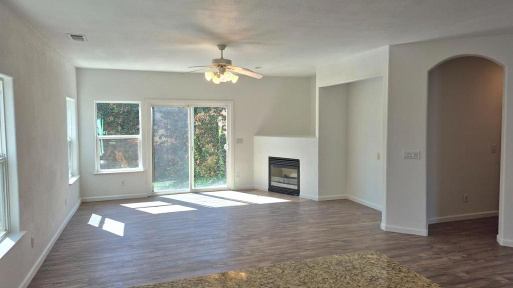 2913 Las Flores Cir, Los Banos, CA 93635