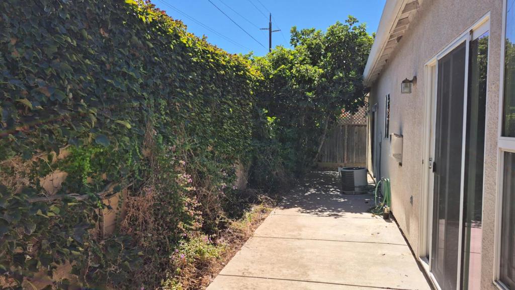 2913 Las Flores Cir, Los Banos, CA 93635