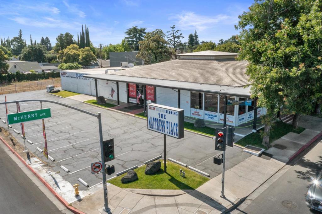 1120 Mchenry Ave, Modesto, CA 95350