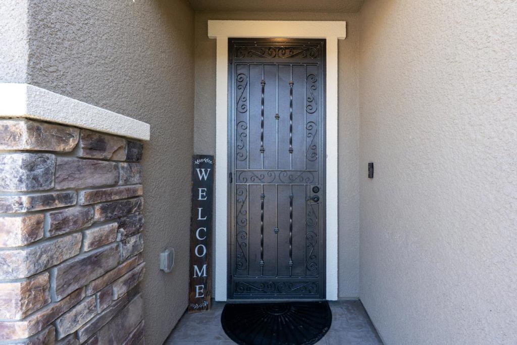 664 Amabile Dr, Los Banos, CA 93635