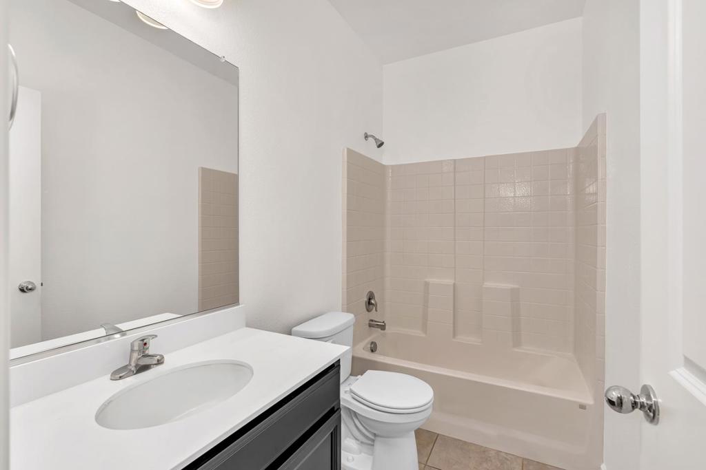 664 Amabile Dr, Los Banos, CA 93635