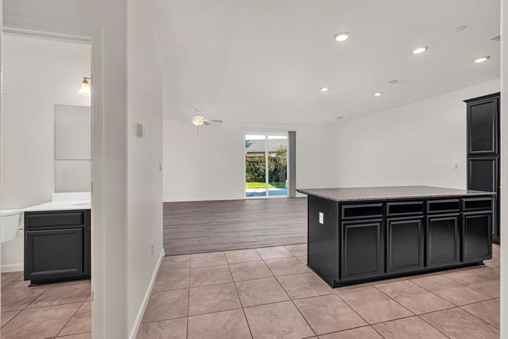 664 Amabile Dr, Los Banos, CA 93635