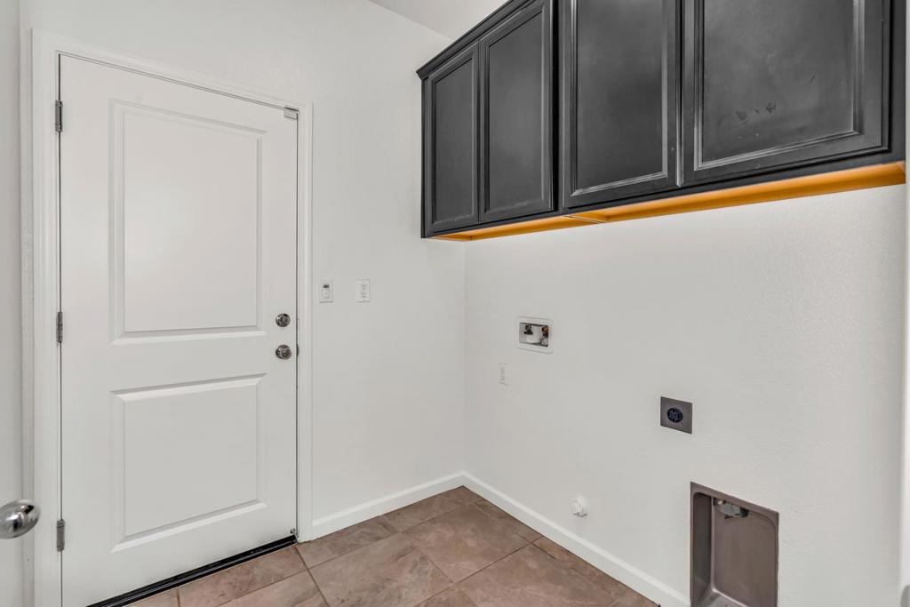 664 Amabile Dr, Los Banos, CA 93635