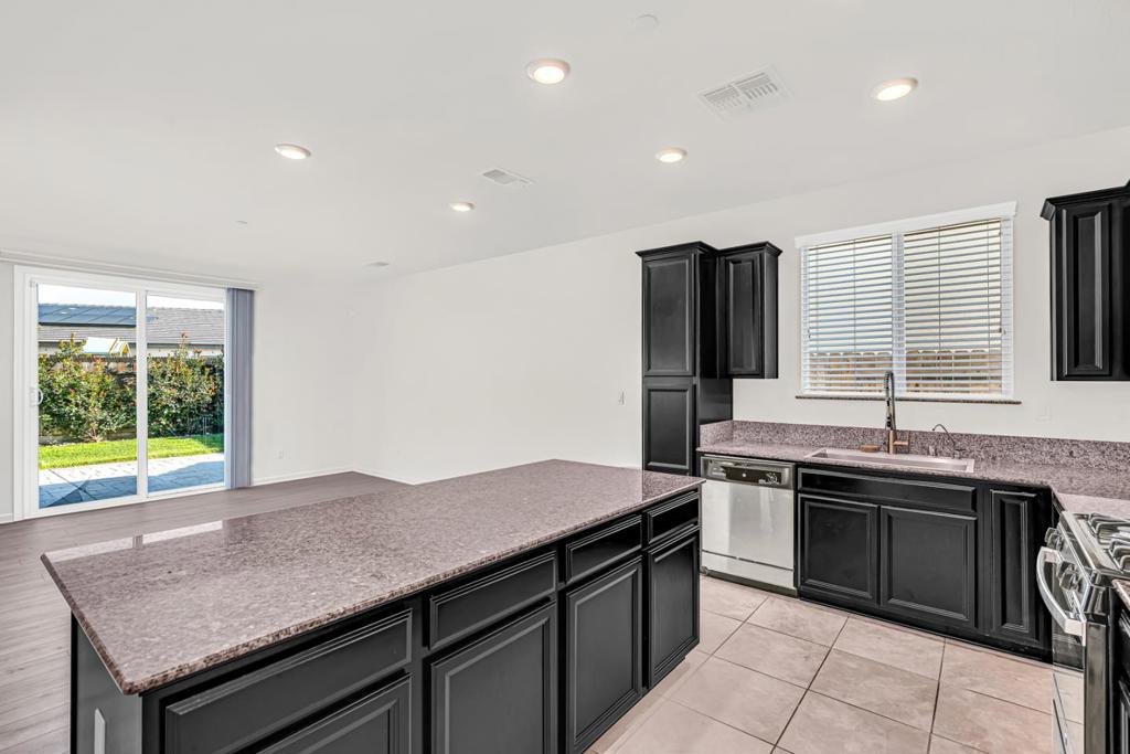 664 Amabile Dr, Los Banos, CA 93635