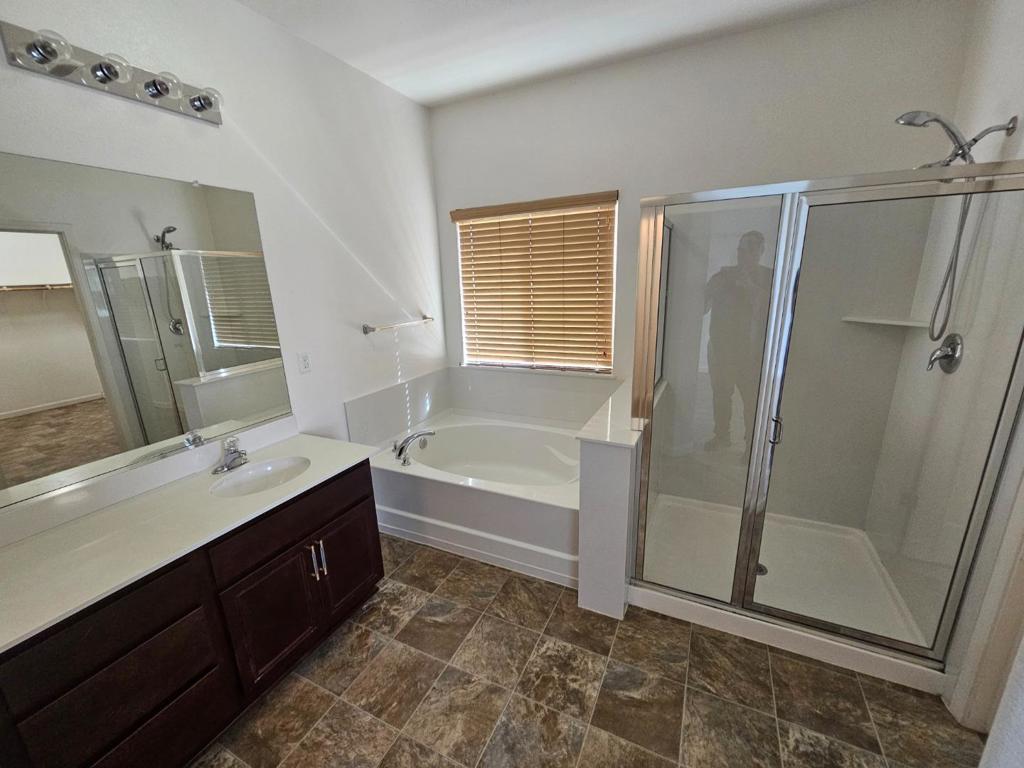 13721 Santa Lucia Dr, Gustine, CA 95322