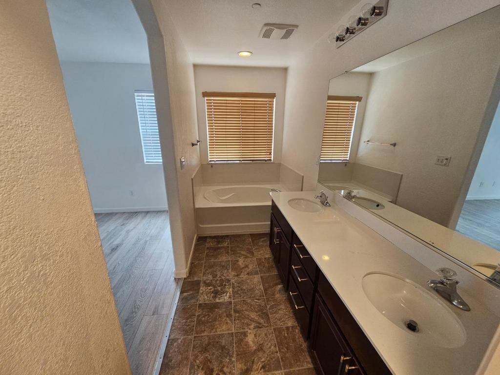 13721 Santa Lucia Dr, Gustine, CA 95322