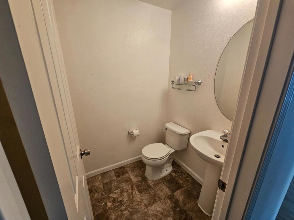 13721 Santa Lucia Dr, Gustine, CA 95322