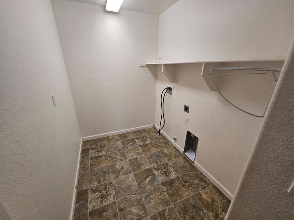 13721 Santa Lucia Dr, Gustine, CA 95322