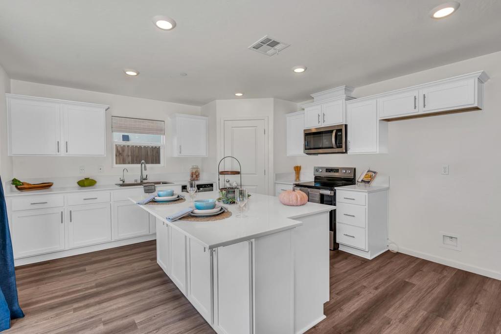 408 RICE Way, Los Banos, CA 93635