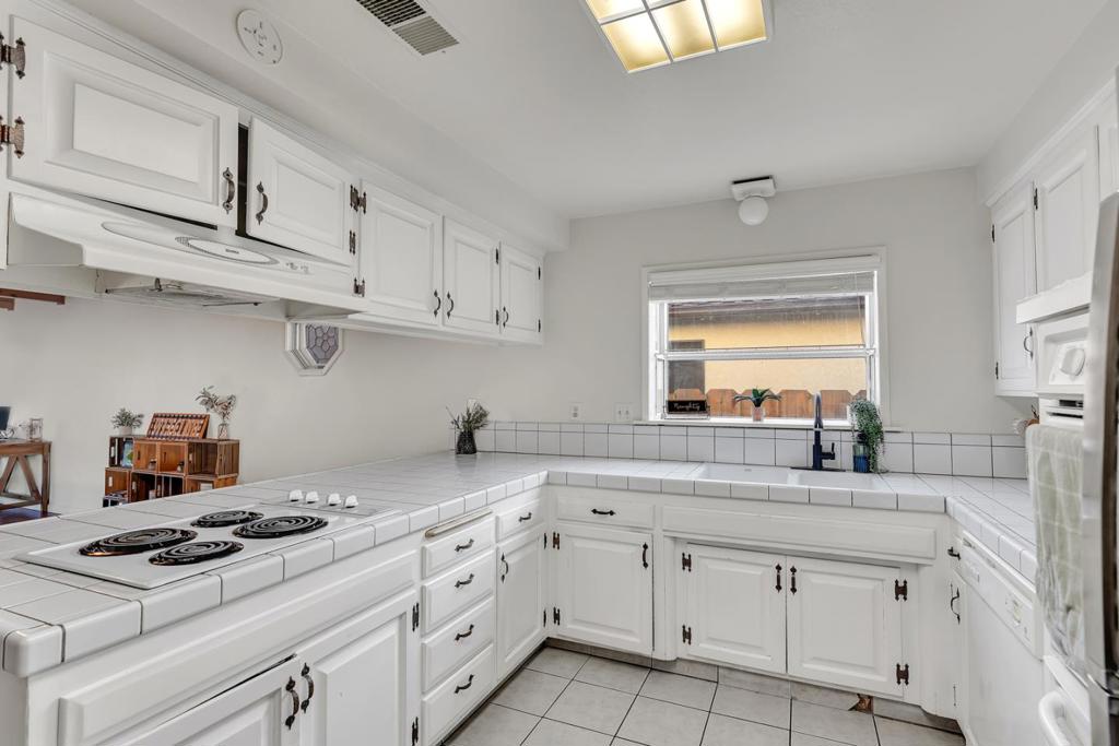 1062 Madison Ave, Los Banos, CA 93635