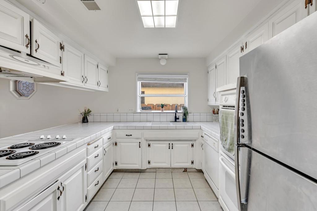 1062 Madison Ave, Los Banos, CA 93635