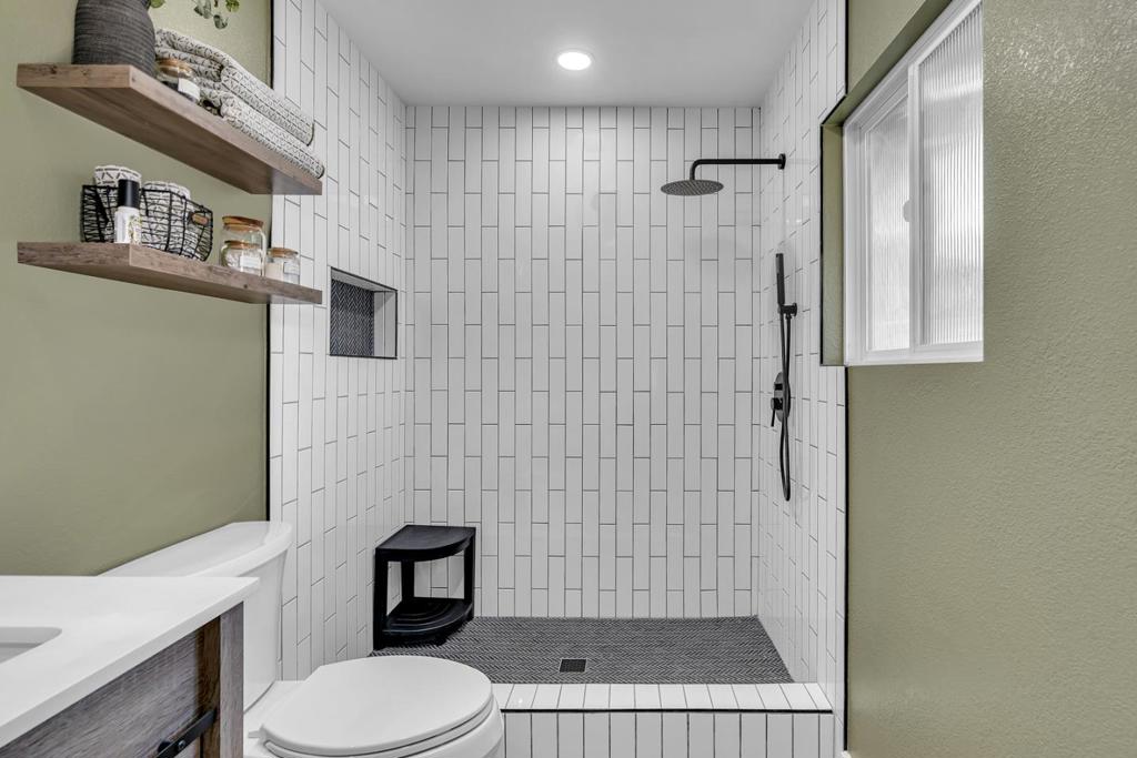 1062 Madison Ave, Los Banos, CA 93635