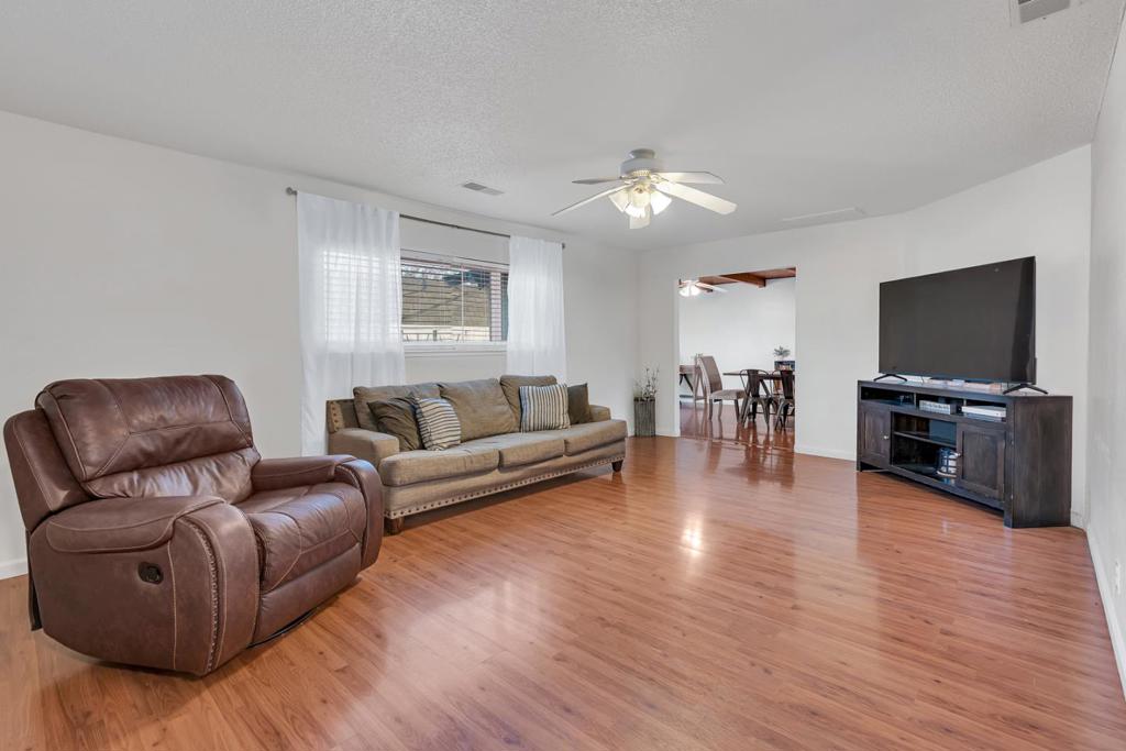 1062 Madison Ave, Los Banos, CA 93635