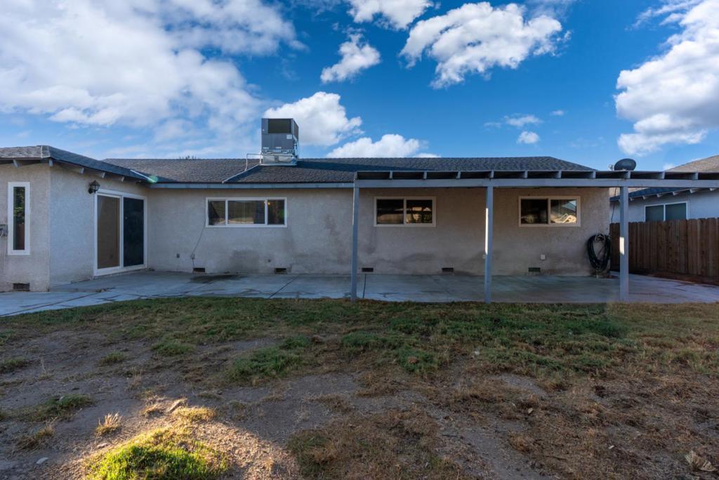 1062 Madison Ave, Los Banos, CA 93635