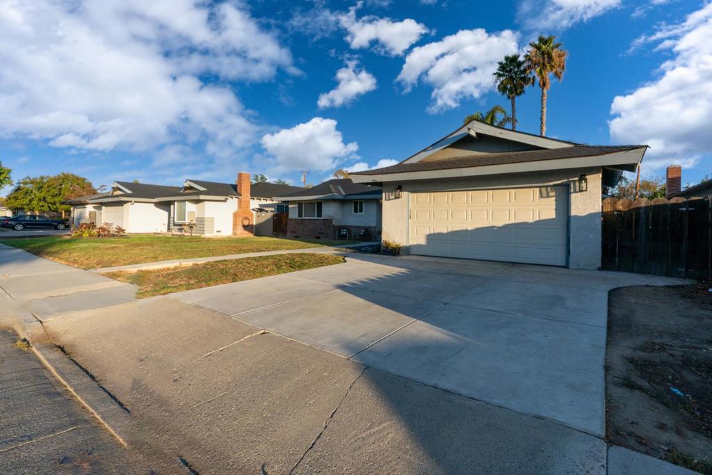 1062 Madison Ave, Los Banos, CA 93635