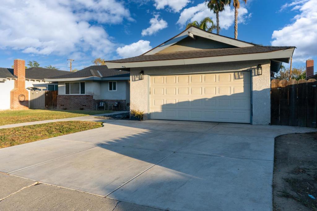 1062 Madison Ave, Los Banos, CA 93635