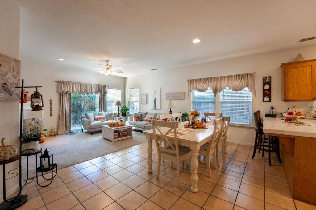 2919 Las Flores Cir, Los Banos, CA 93635