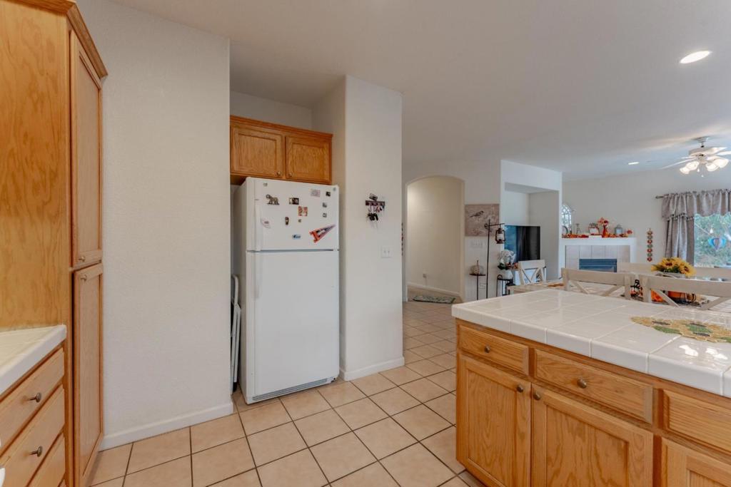 2919 Las Flores Cir, Los Banos, CA 93635