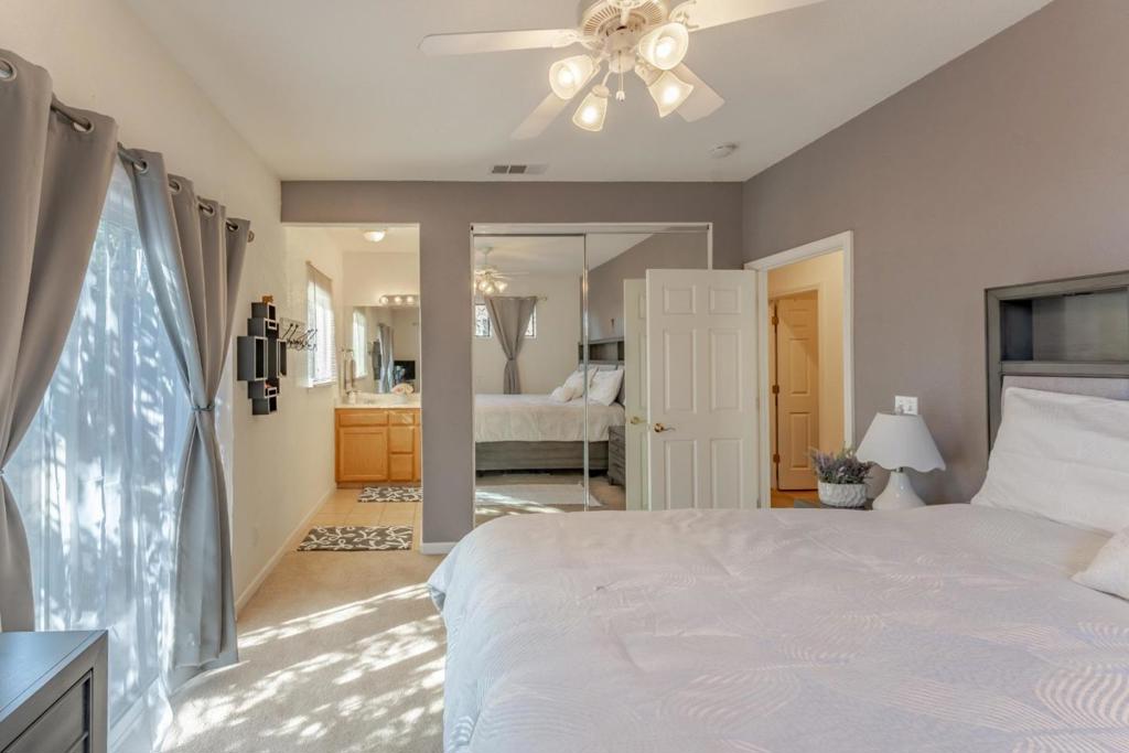 2919 Las Flores Cir, Los Banos, CA 93635