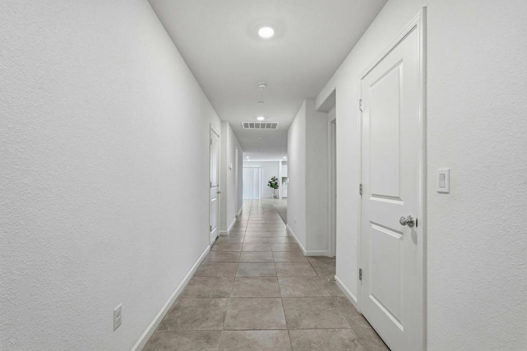 1740 Columbia Dr, Los Banos, CA 93635