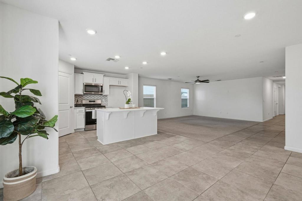 1740 Columbia Dr, Los Banos, CA 93635