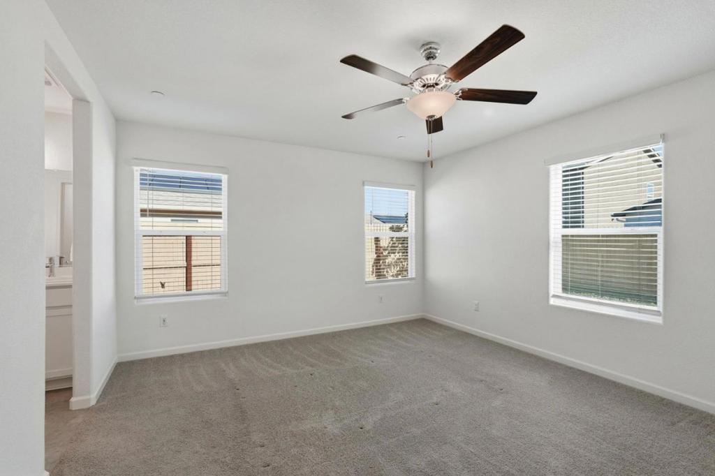 1740 Columbia Dr, Los Banos, CA 93635