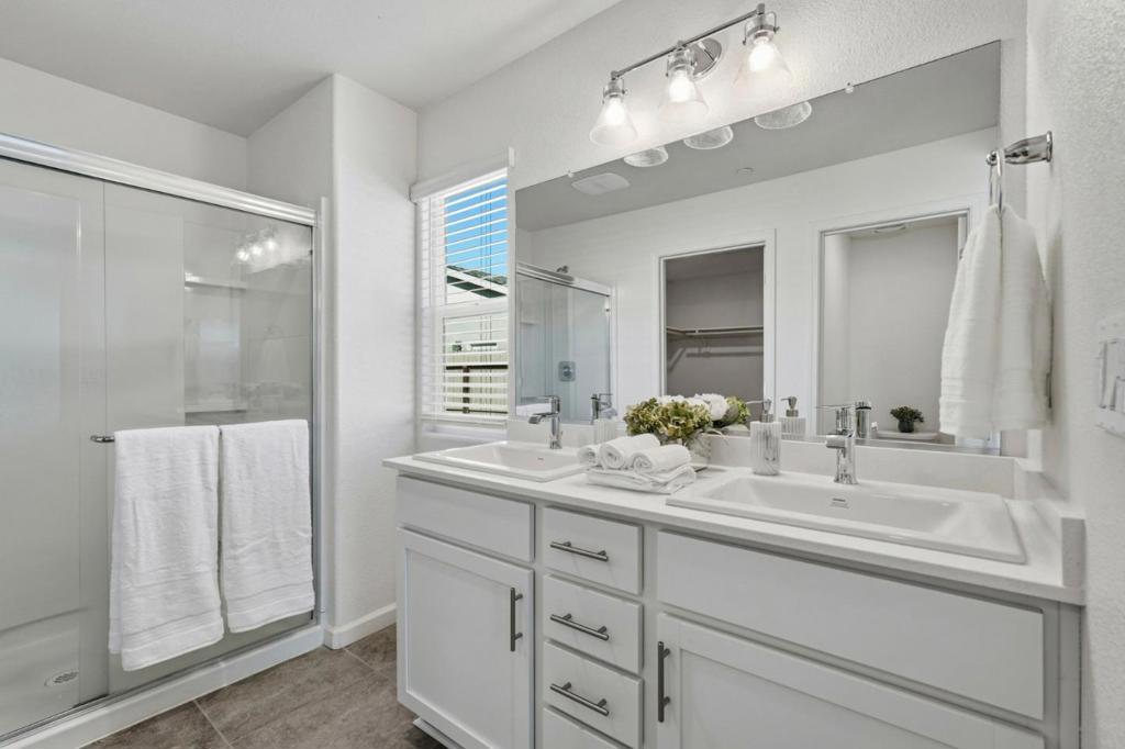 1740 Columbia Dr, Los Banos, CA 93635