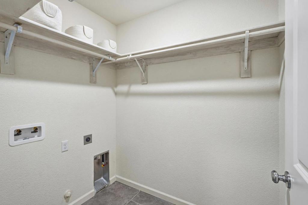 1740 Columbia Dr, Los Banos, CA 93635