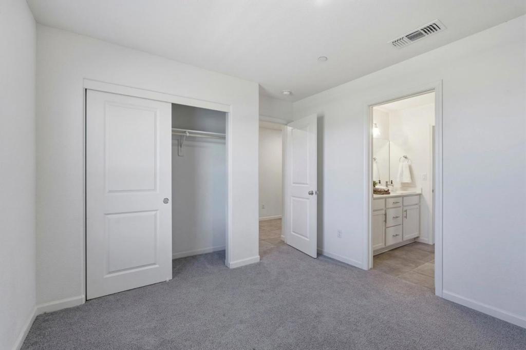 1740 Columbia Dr, Los Banos, CA 93635