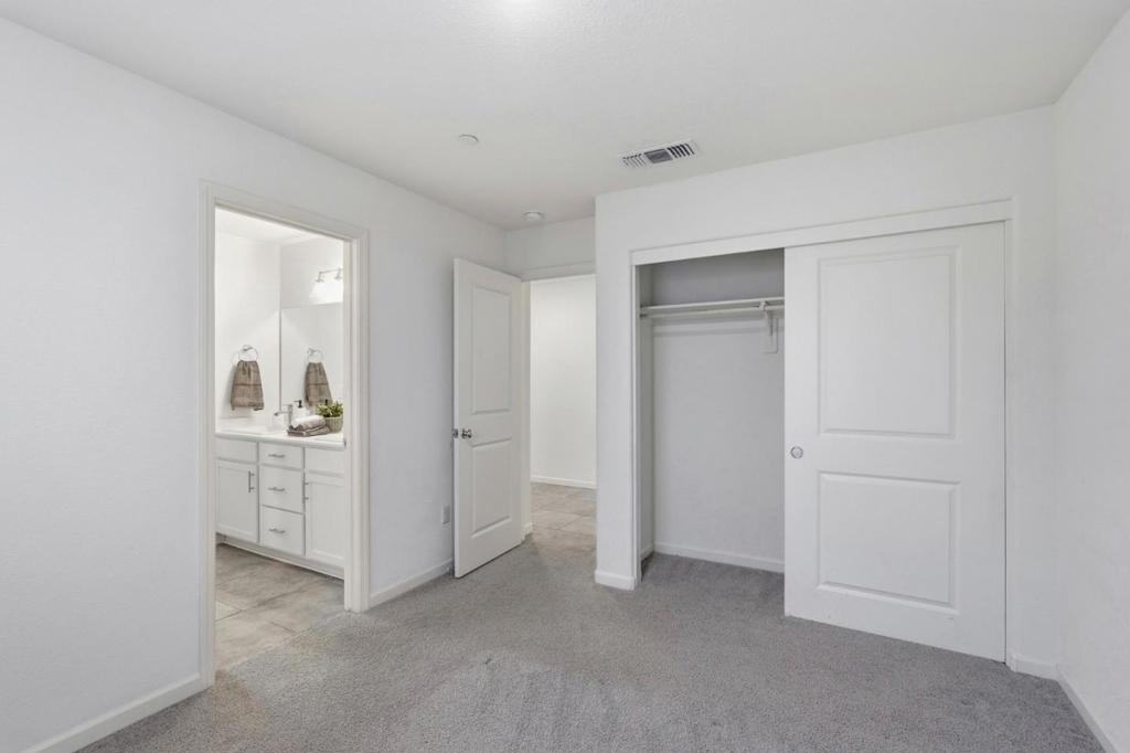 1740 Columbia Dr, Los Banos, CA 93635