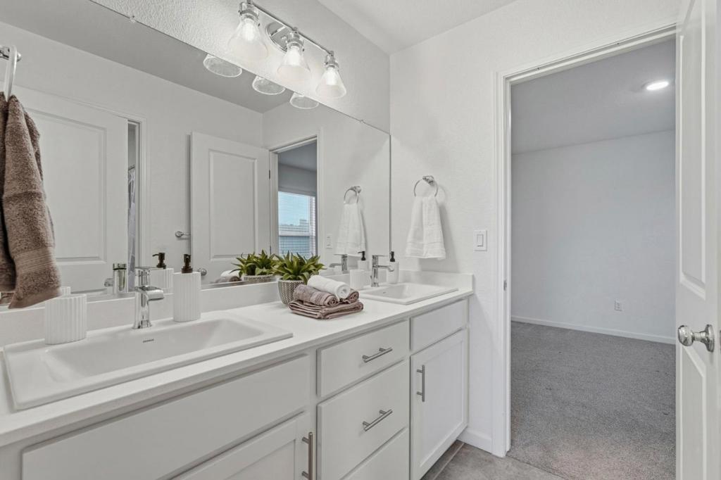 1740 Columbia Dr, Los Banos, CA 93635