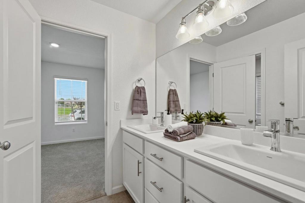 1740 Columbia Dr, Los Banos, CA 93635