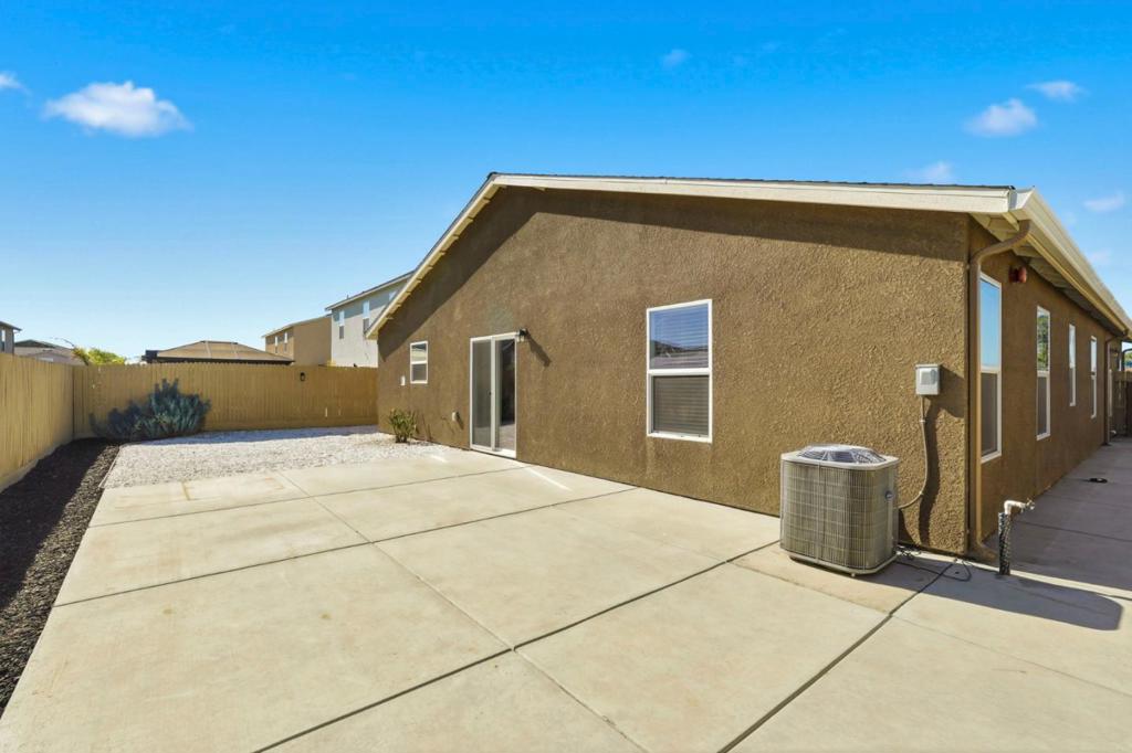 1740 Columbia Dr, Los Banos, CA 93635