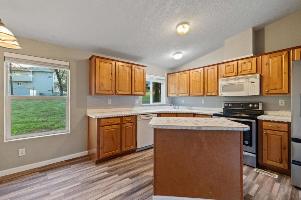 19307 Ferretti Rd, Groveland, CA 95321