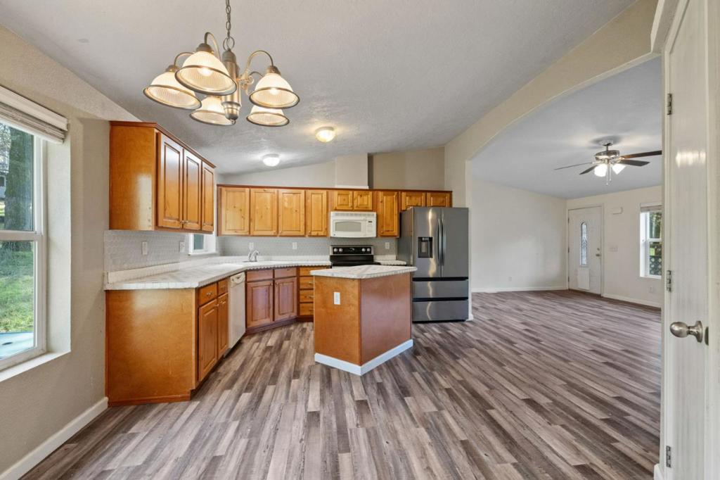 19307 Ferretti Rd, Groveland, CA 95321