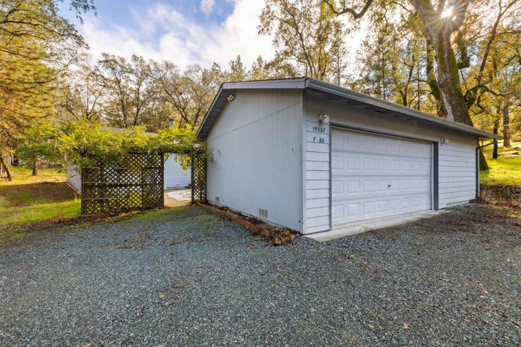 19307 Ferretti Rd, Groveland, CA 95321
